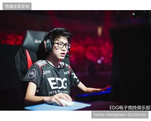 EDG训练中多次展示强势团战,展现顶尖竞技实力 EDG训练中多次展示强势团战,展现顶尖竞技实力